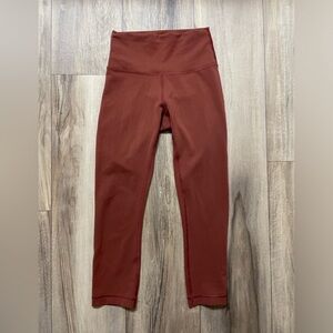 Woman’s lululemon wondertrain leggings, size 4